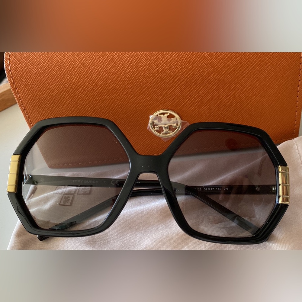 Tory Burch Glasses (like new condition, barely worn) - Picture 1 of 6